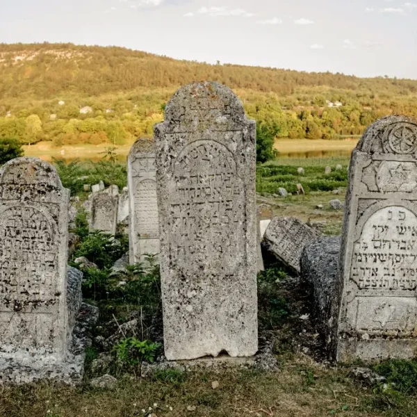 Cimitirul-evreiesc-Rascov.jpg