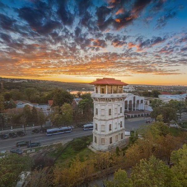 Kiriac_Turn-de-apa_-Muzeu-Chisinau-e1637244167338